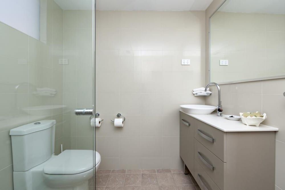 River Motel Twin Double Room, No Pets 6