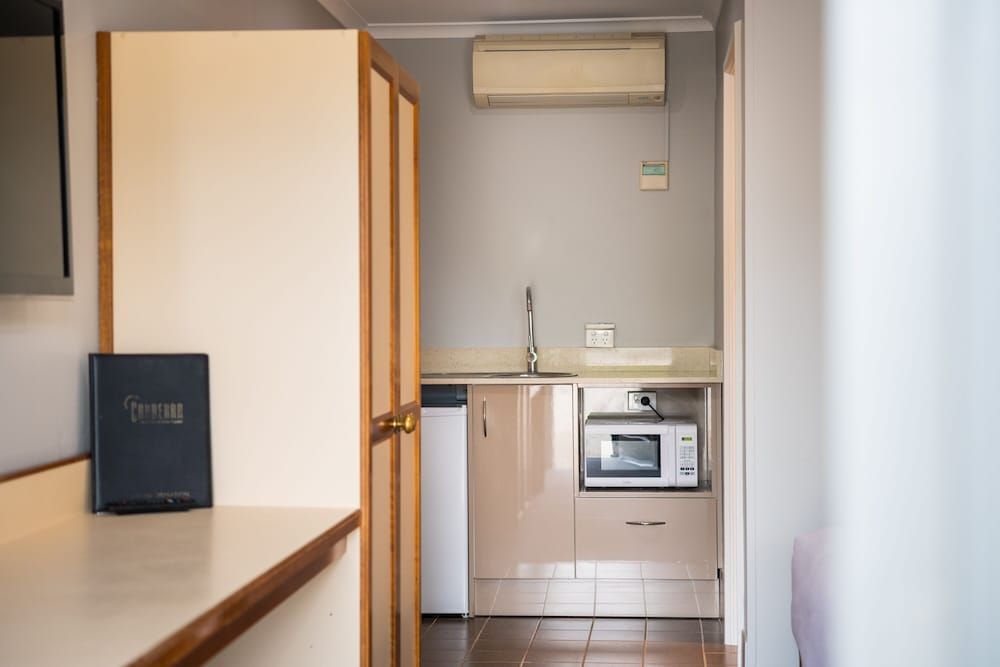 River Motel Twin Double Room, No Pets 8