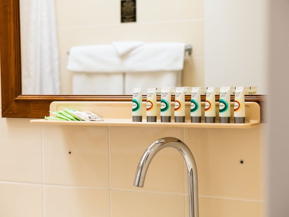 River Motel Queen Suite, No Pets 5