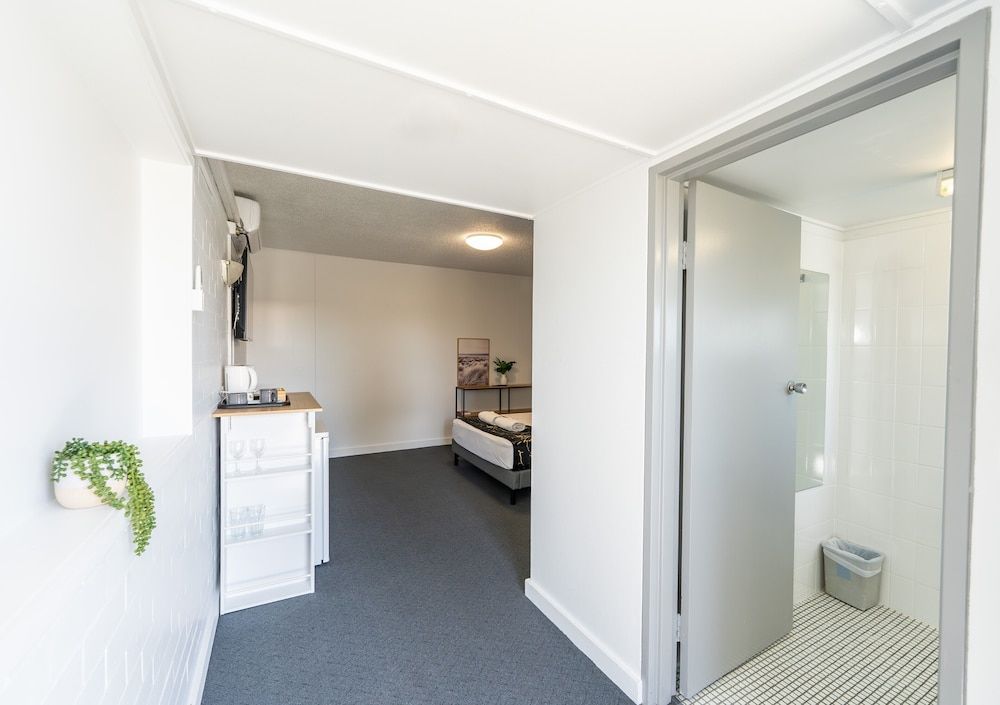 Acacia Ridge Hotel Queen Room 3