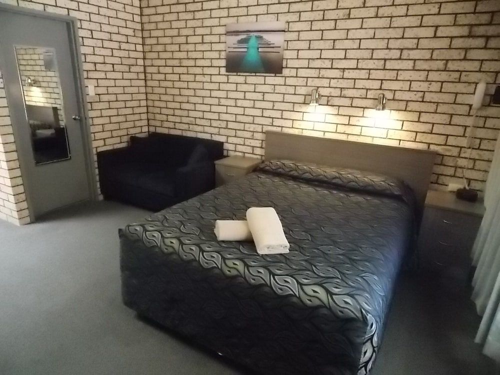 Cowra Crest Motel Standard Room, 1 Bedroom, Non Smoking, Kitchenette (Standard Twin Room)