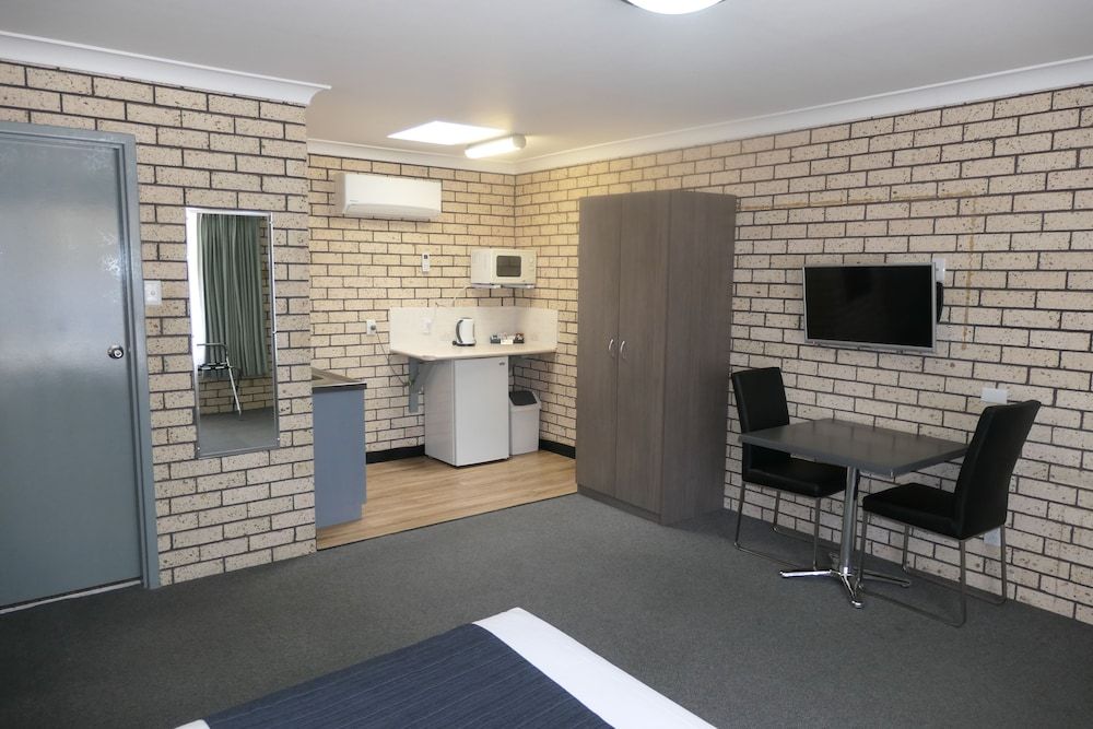 Cowra Crest Motel Executive Room, Non Smoking, Kitchenette (Executive Queen Room) 8