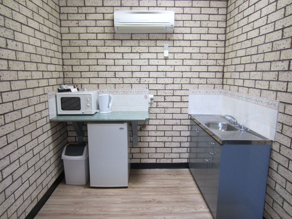 Cowra Crest Motel Executive Room, Non Smoking, Kitchenette (Executive Queen Room) 5