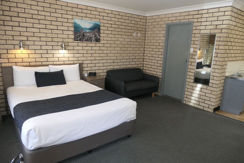 Cowra Crest Motel Executive Room, Non Smoking, Kitchenette (Executive Queen Room) 3