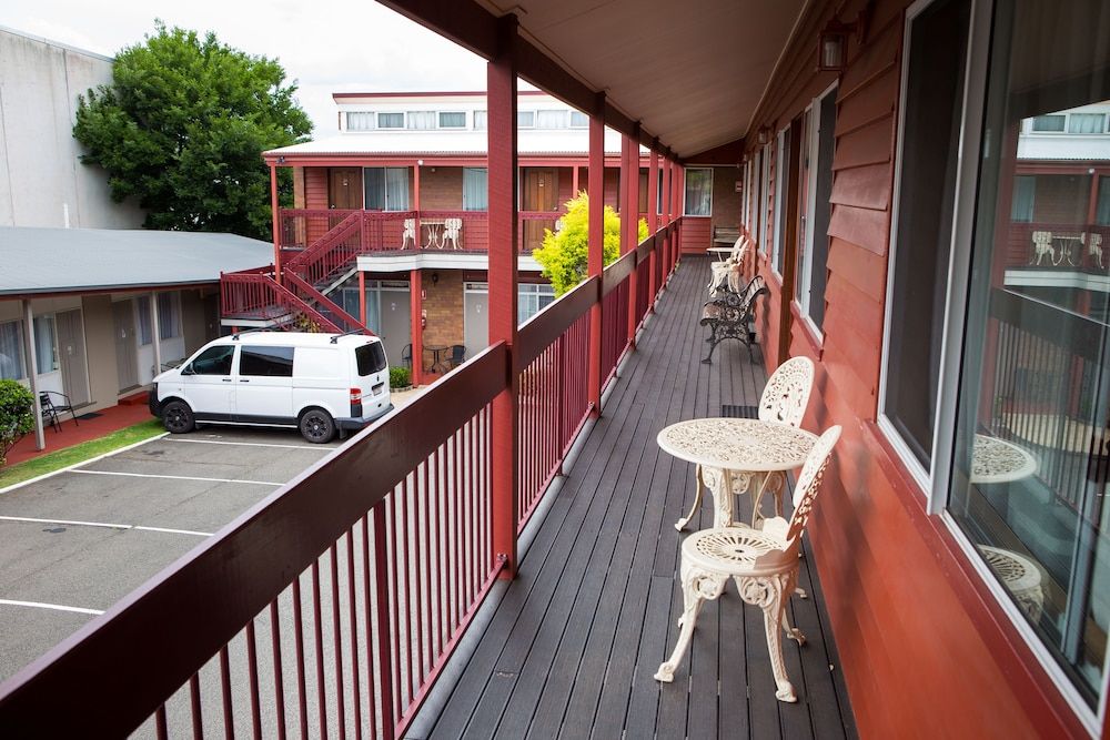 Downs Motel Family Kitchenette Room 2