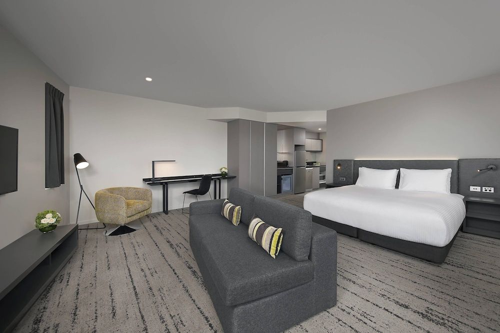 Premium Suite, 1 King Bed, Non Smoking, Balcony