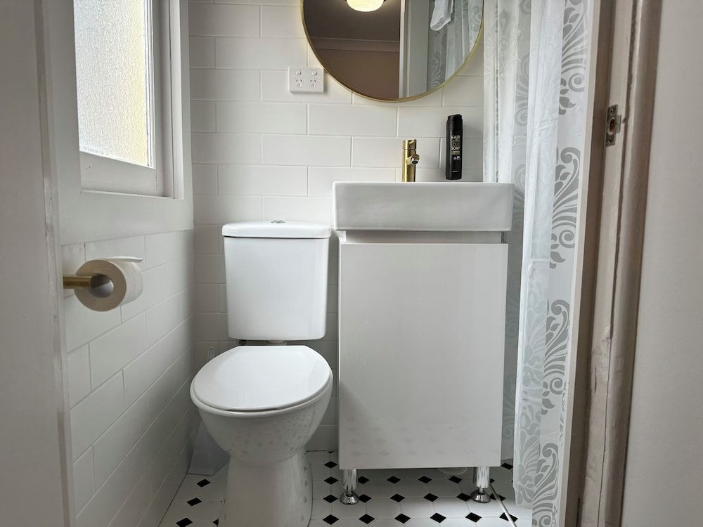 Metropole Katoomba Basic Double Room 2