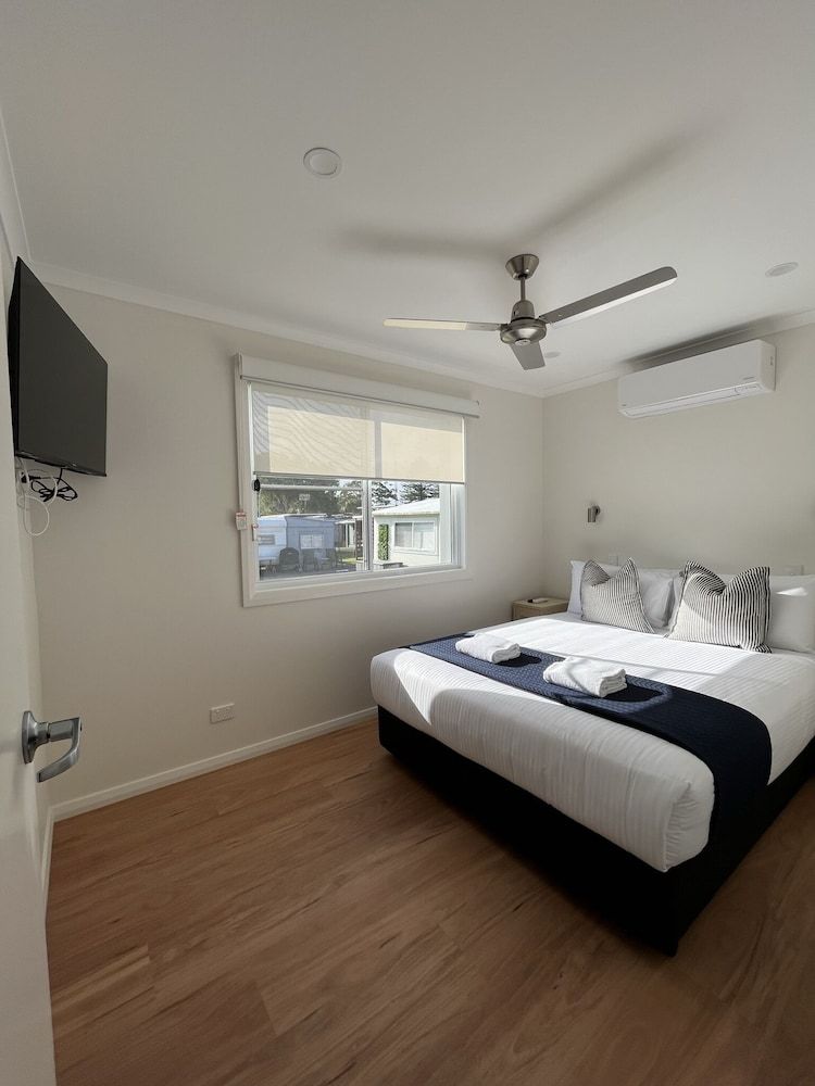 Pool View Cabins Sleeps 7