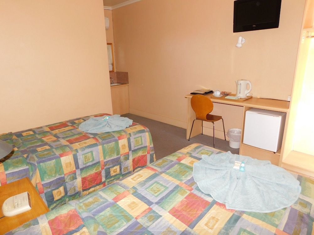 Motel Twin with Ensuite