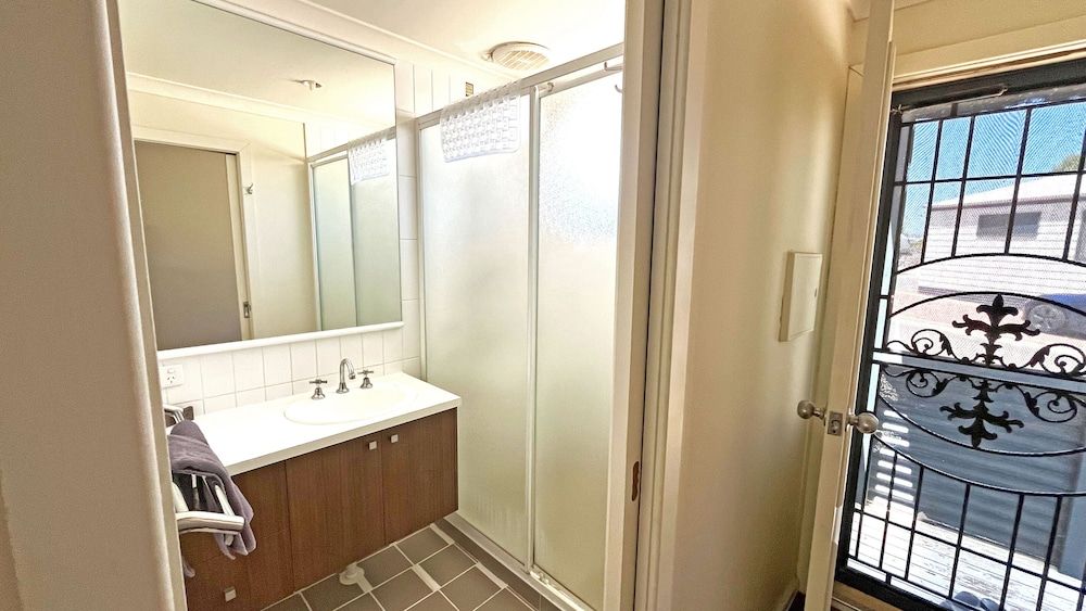 Jurien Bay Tourist Park Basic Mobile Home 4