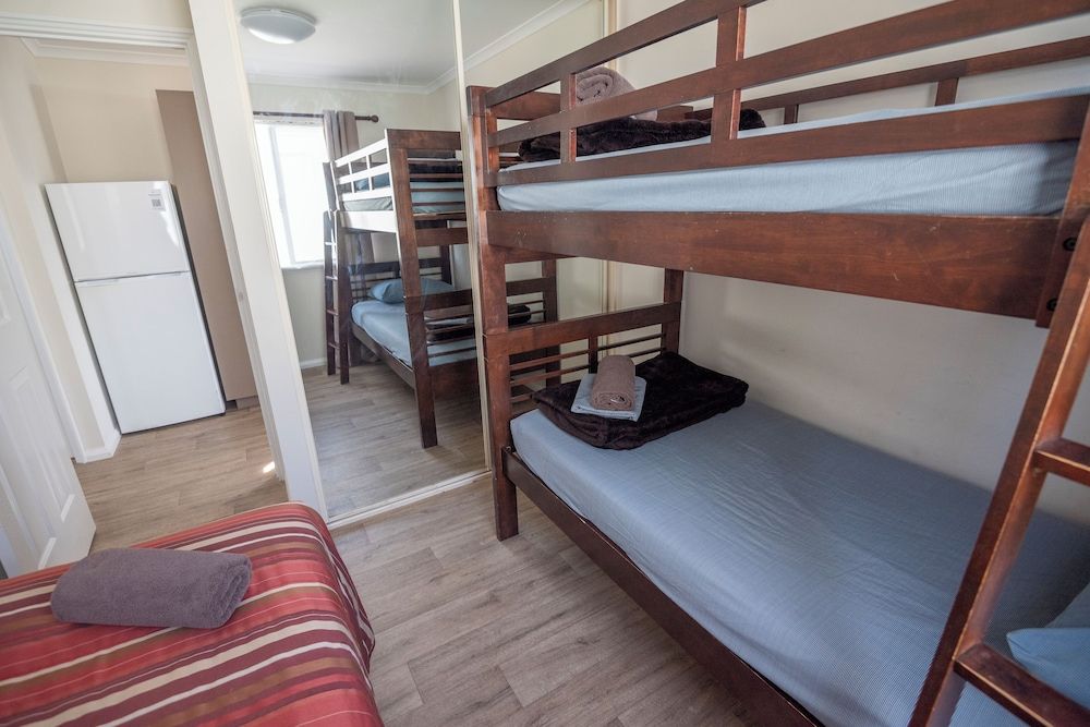 Jurien Bay Tourist Park Standard Chalet, 2 Bedrooms, Non Smoking, Kitchen (Chalet) 3