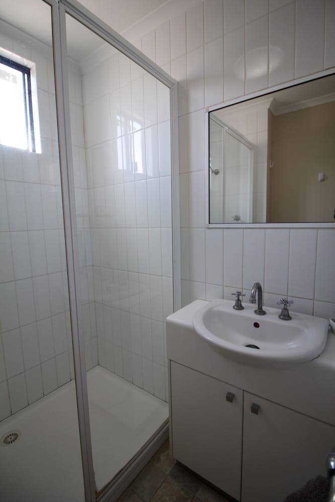 Jurien Bay Tourist Park Standard Chalet, 1 Bedroom, Non Smoking, Kitchen (Chalet) 6