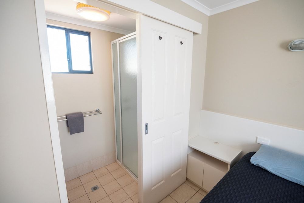 Jurien Bay Tourist Park Standard Chalet, 1 Bedroom, Non Smoking, Kitchen (Chalet) 7