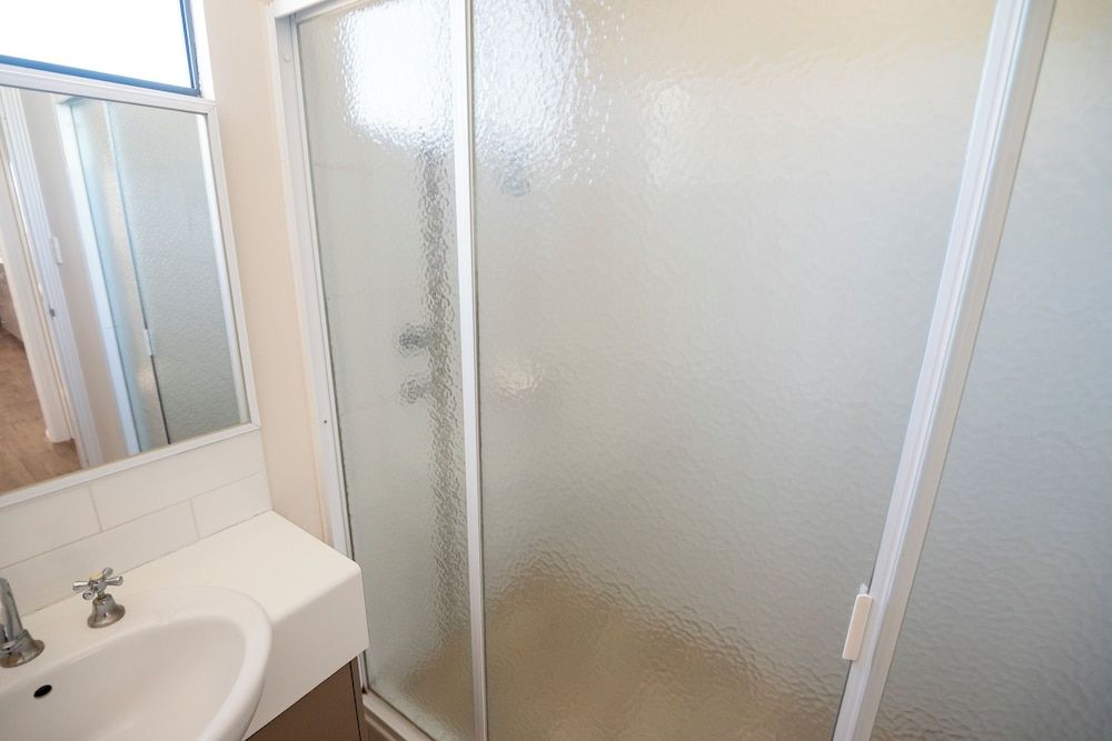 Jurien Bay Tourist Park Standard Chalet, 2 Bedrooms, Non Smoking, Kitchen (Chalet) 7