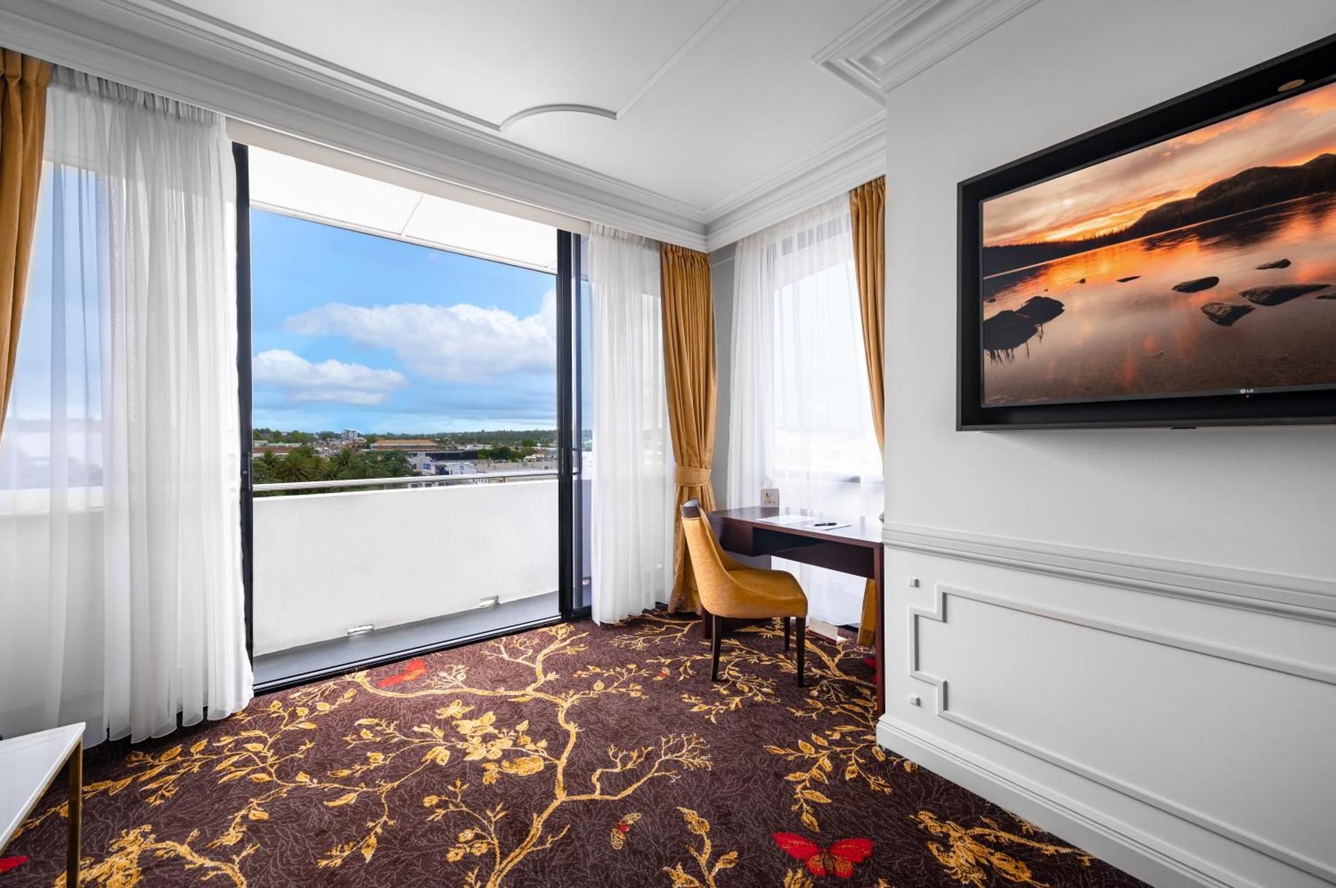 Luxury King Suite with Spa Bath