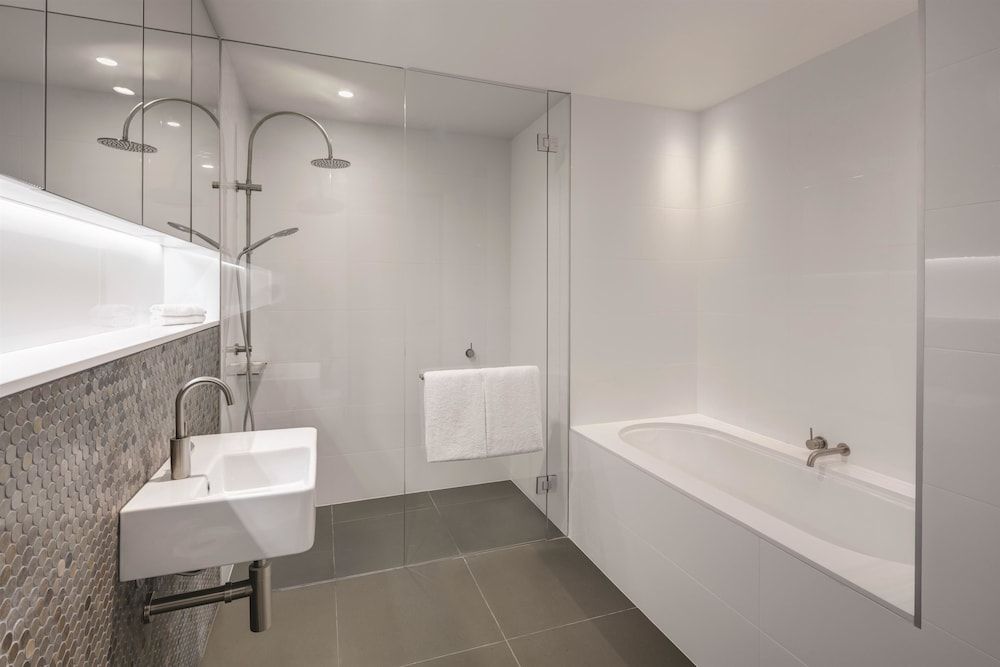 Vibe Hotel Canberra 1 Bedroom Apartment 4