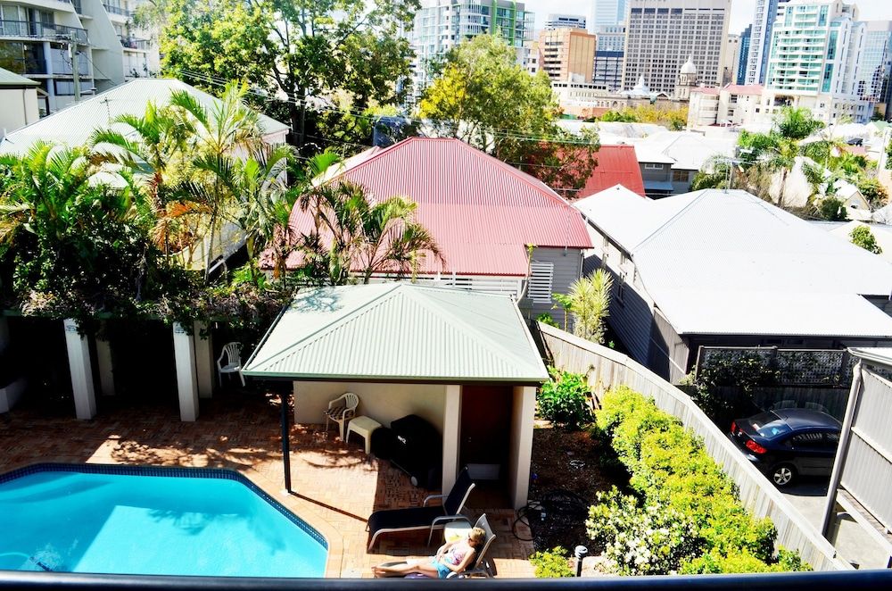 undefined Spring Hill Mews Apartments 5