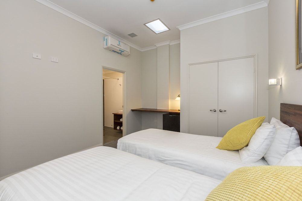 Deluxe Twin Room Without Window
