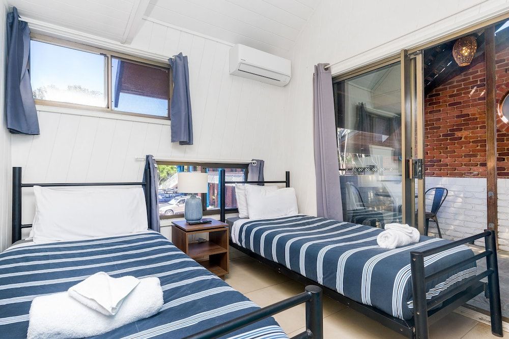 Twin Room with Shared Bathroom (F1)