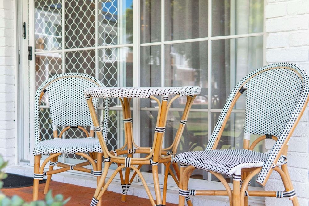 The Quarters, Ascend Hotel Collection Standard Room, 1 King Bed, Non Smoking, Pool View 4