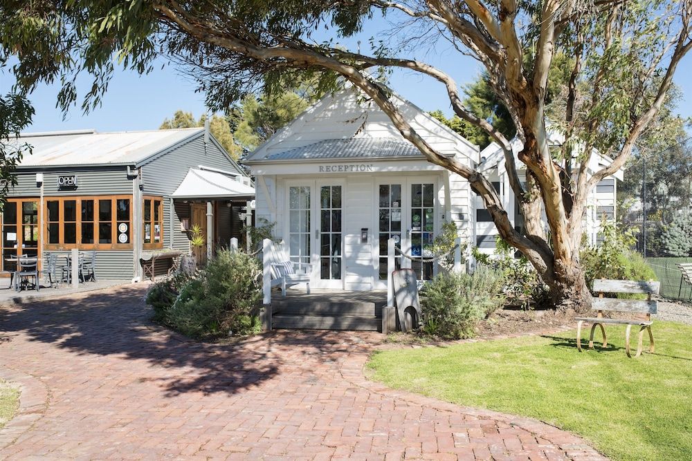 Check-in/check-out kiosk