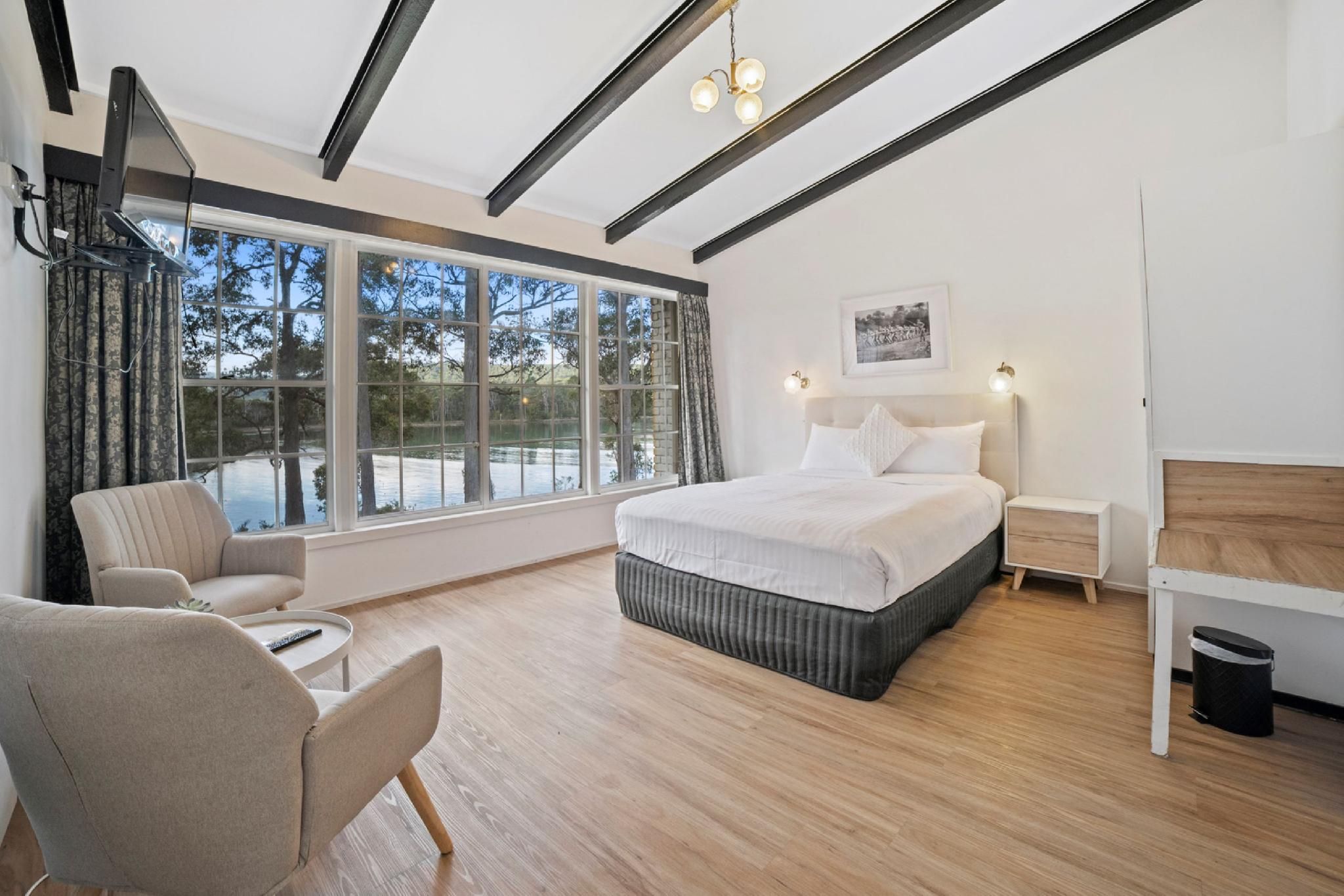 Deluxe Queen Room