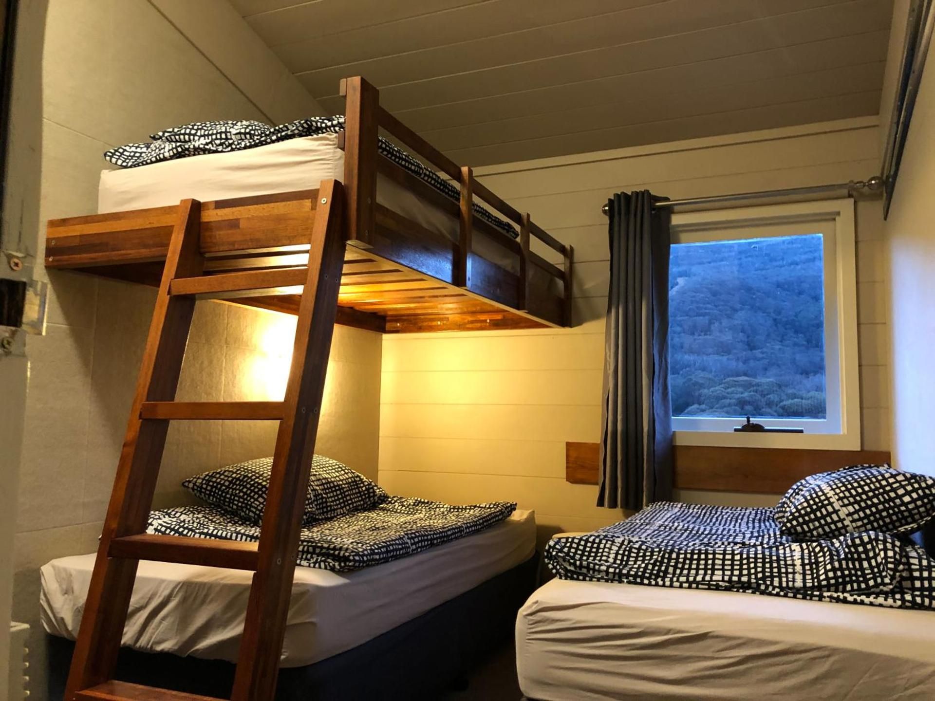 Basic Triple Room with Shared Bathroom