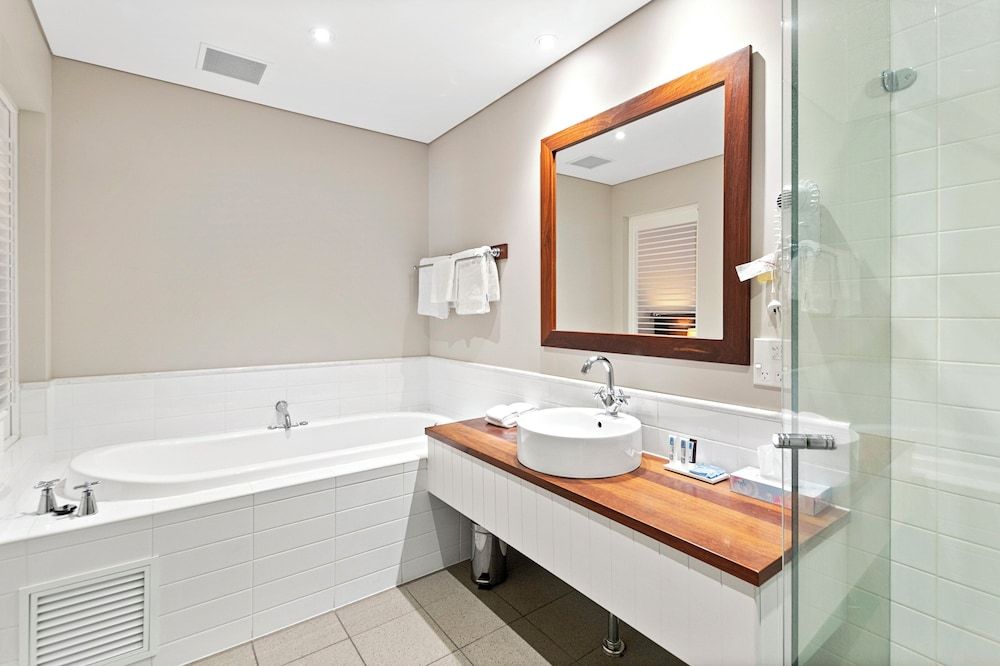 Caves House Hotel Yallingup Apartment, 1 Bedroom, Garden View 4