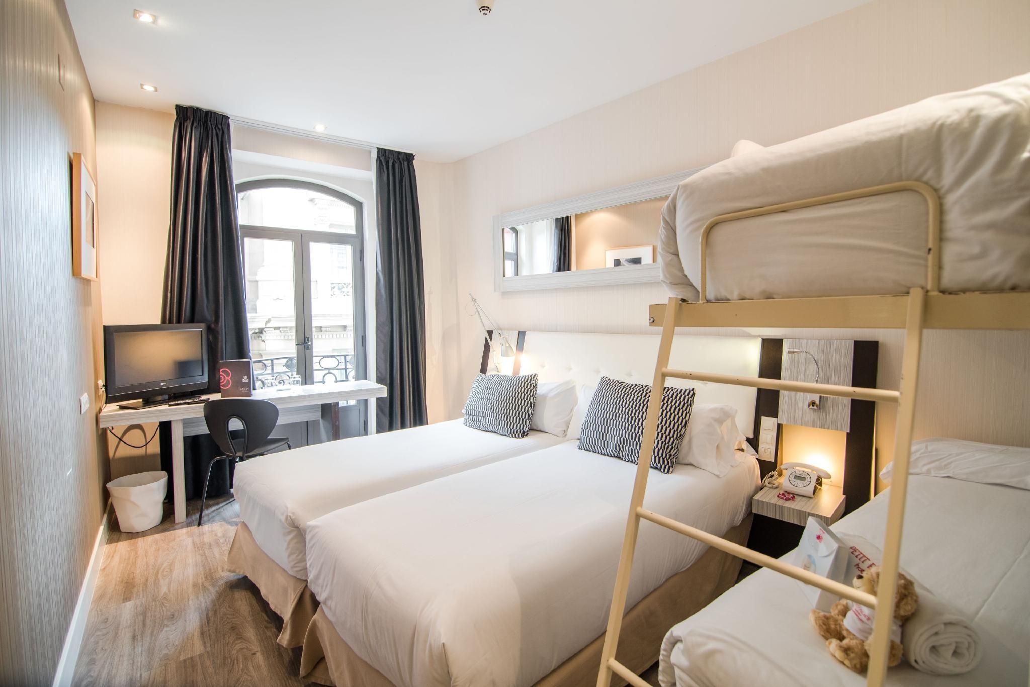 Petit Palace Chueca Quadruple Room 6
