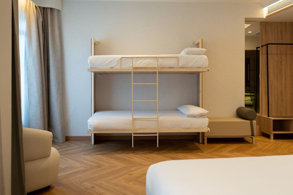 Petit Palace Chueca Quadruple Room 4
