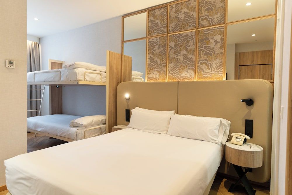 Petit Palace Chueca Quadruple Room
