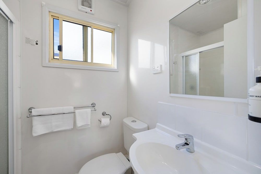 BIG4 Ingenia Holidays Phillip Island Deluxe Villa, 2 Bedrooms 4