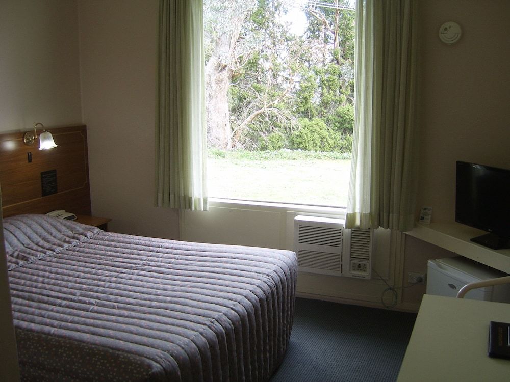 Standard Room, Non Smoking (Budget Queen Room)