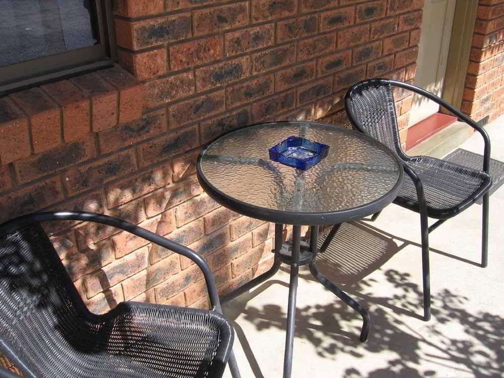 Barrass's John Bright Motor Inn Two Bedroom Room 4