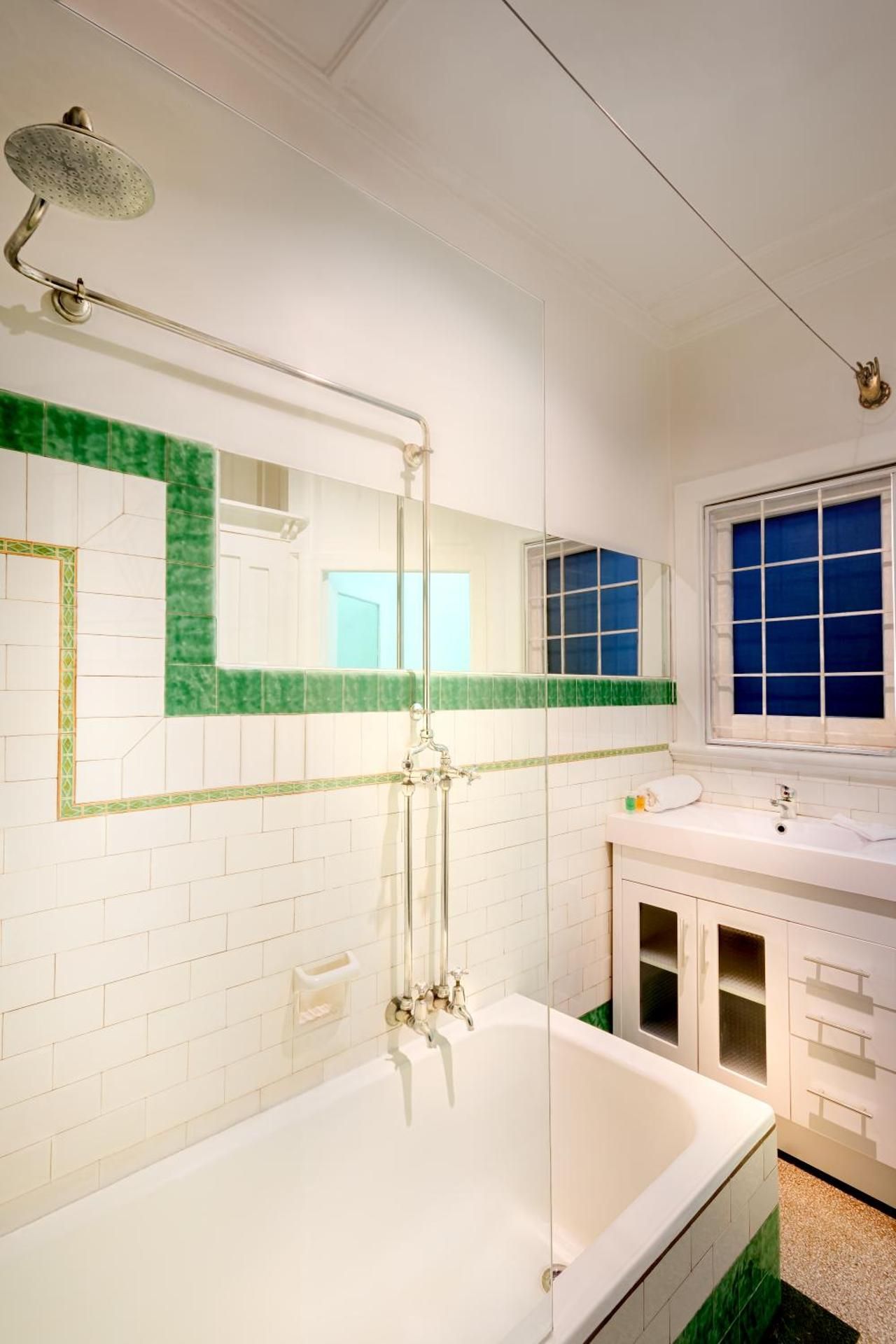 Como King Room (1 King Bed)