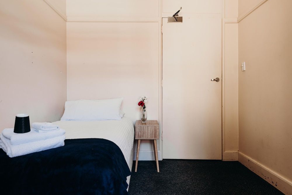 Single Room, 1 Twin Bed, Shared Bathroom