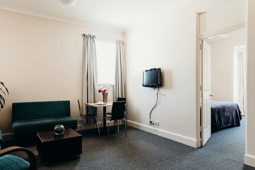 Port Macquarie Hotel Room, 1 King Bed, Ensuite 6