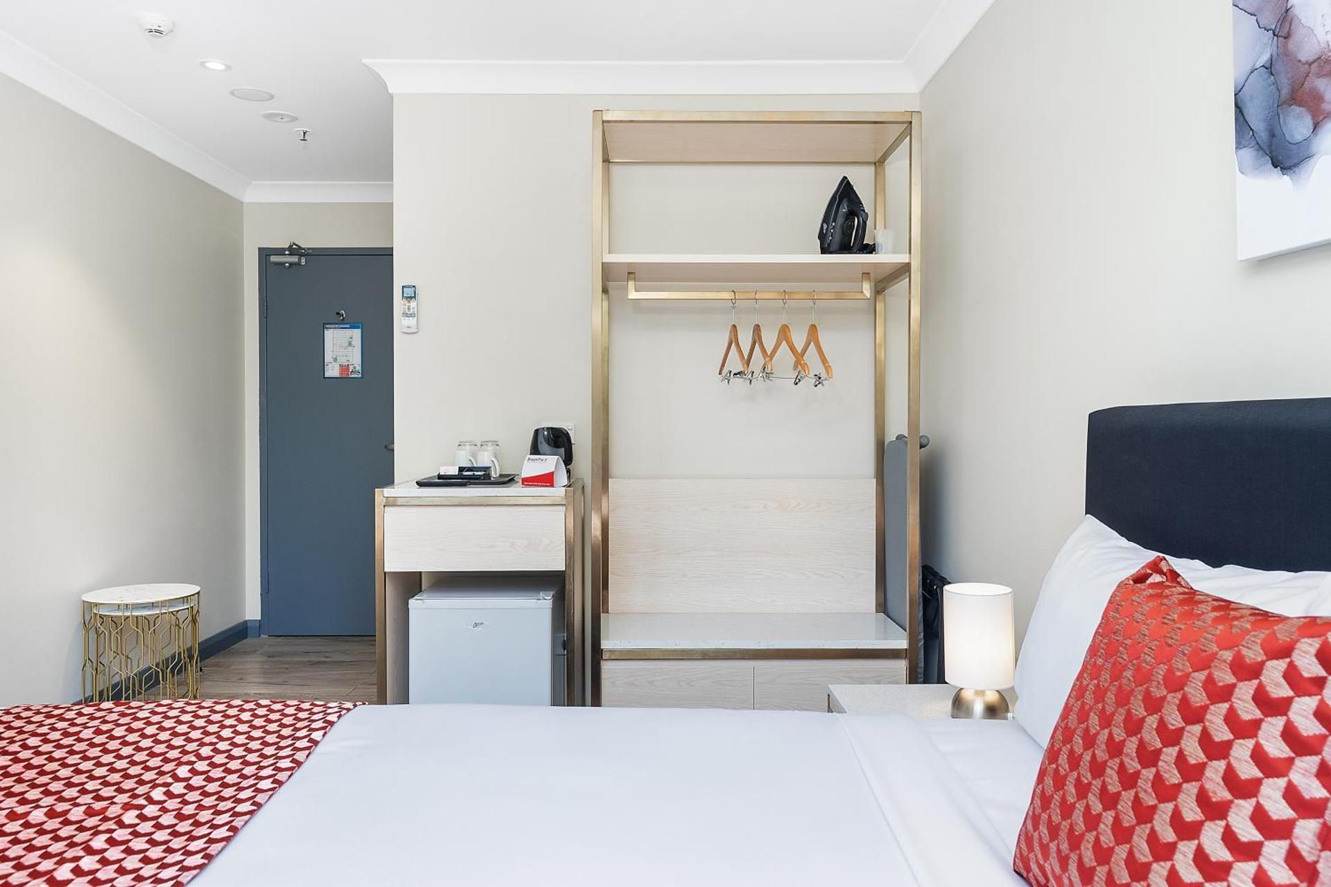 Standard Room with Queen Bed
