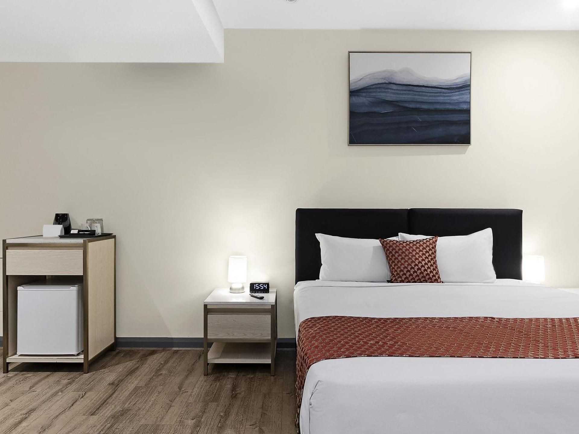 Family Deluxe Room with One King and One Queen Beds - Park View