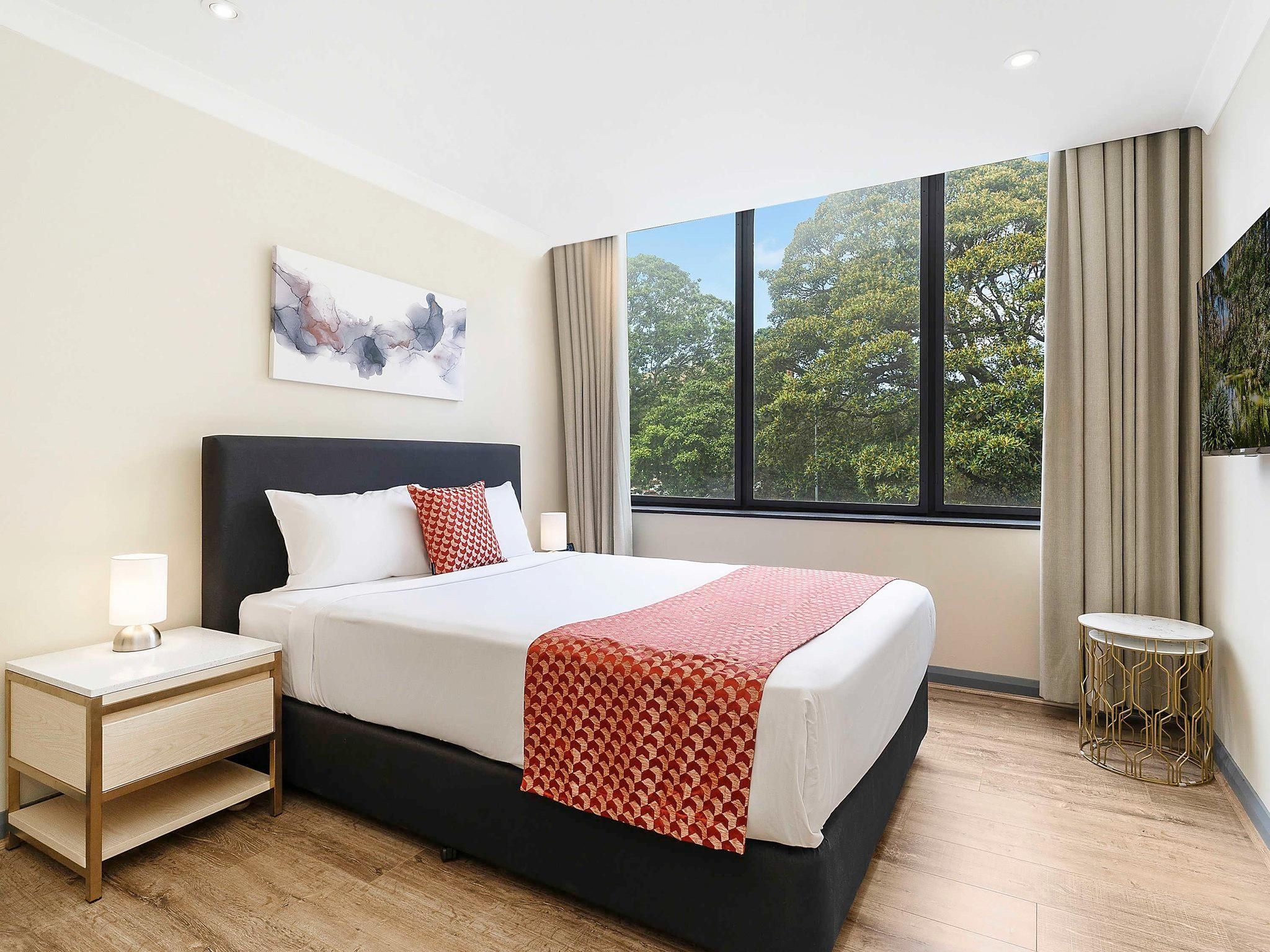 Deluxe Queen Room With Park View