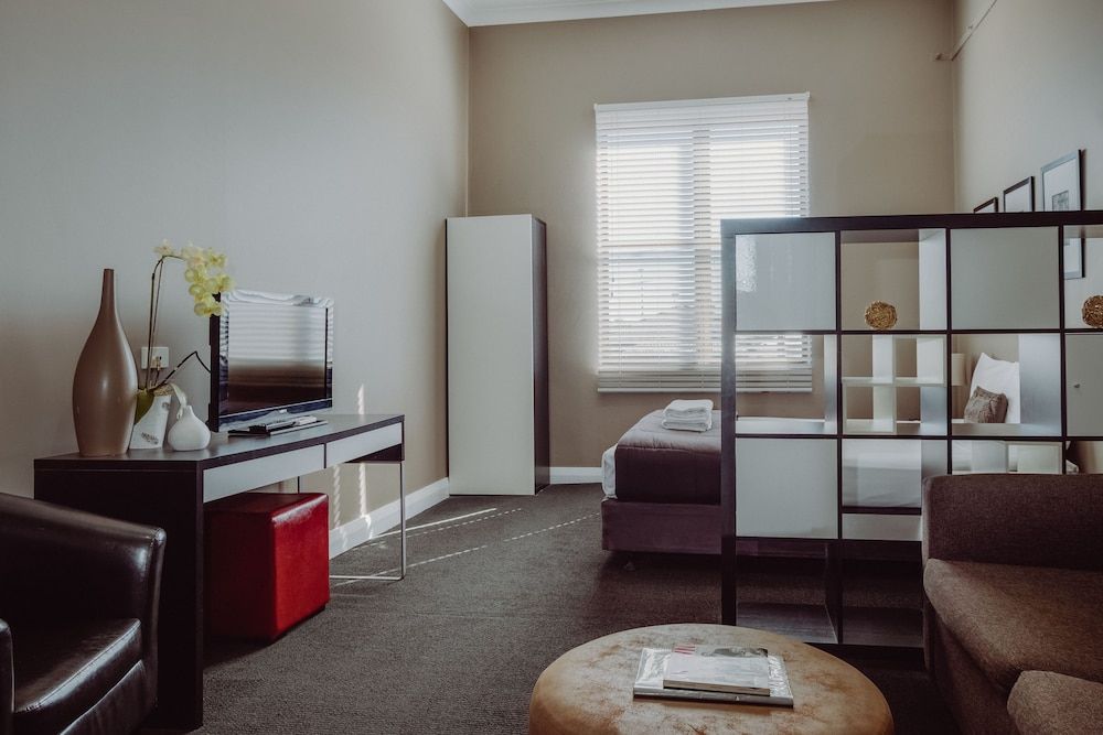 Standard Studio, 1 Queen Bed, Non Smoking, Kitchenette