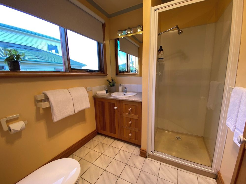 Hanlon Guest House Nut View King Room 3