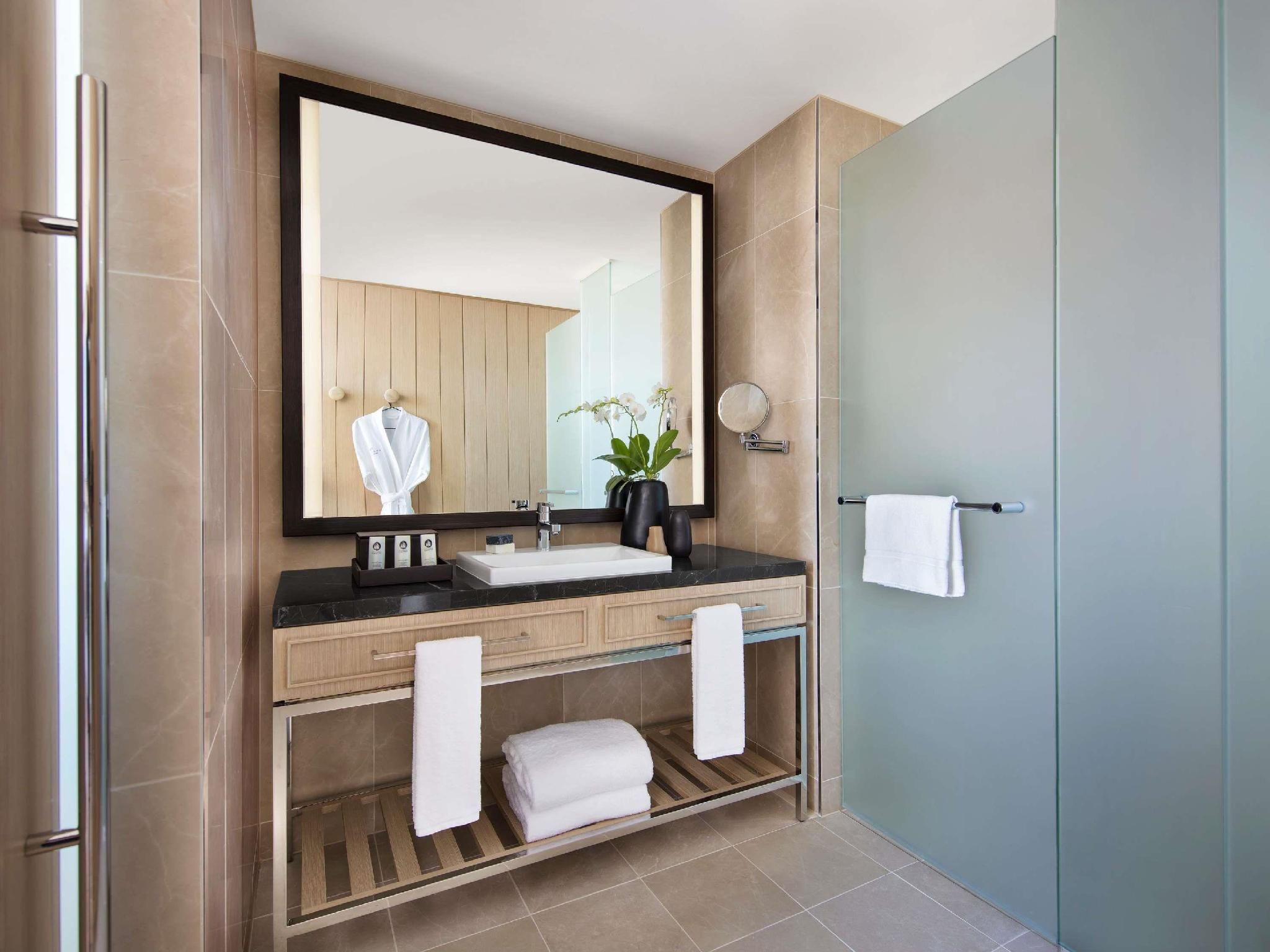 Sofitel Sydney Darling Harbour Superior Room with 2 Double Beds 2