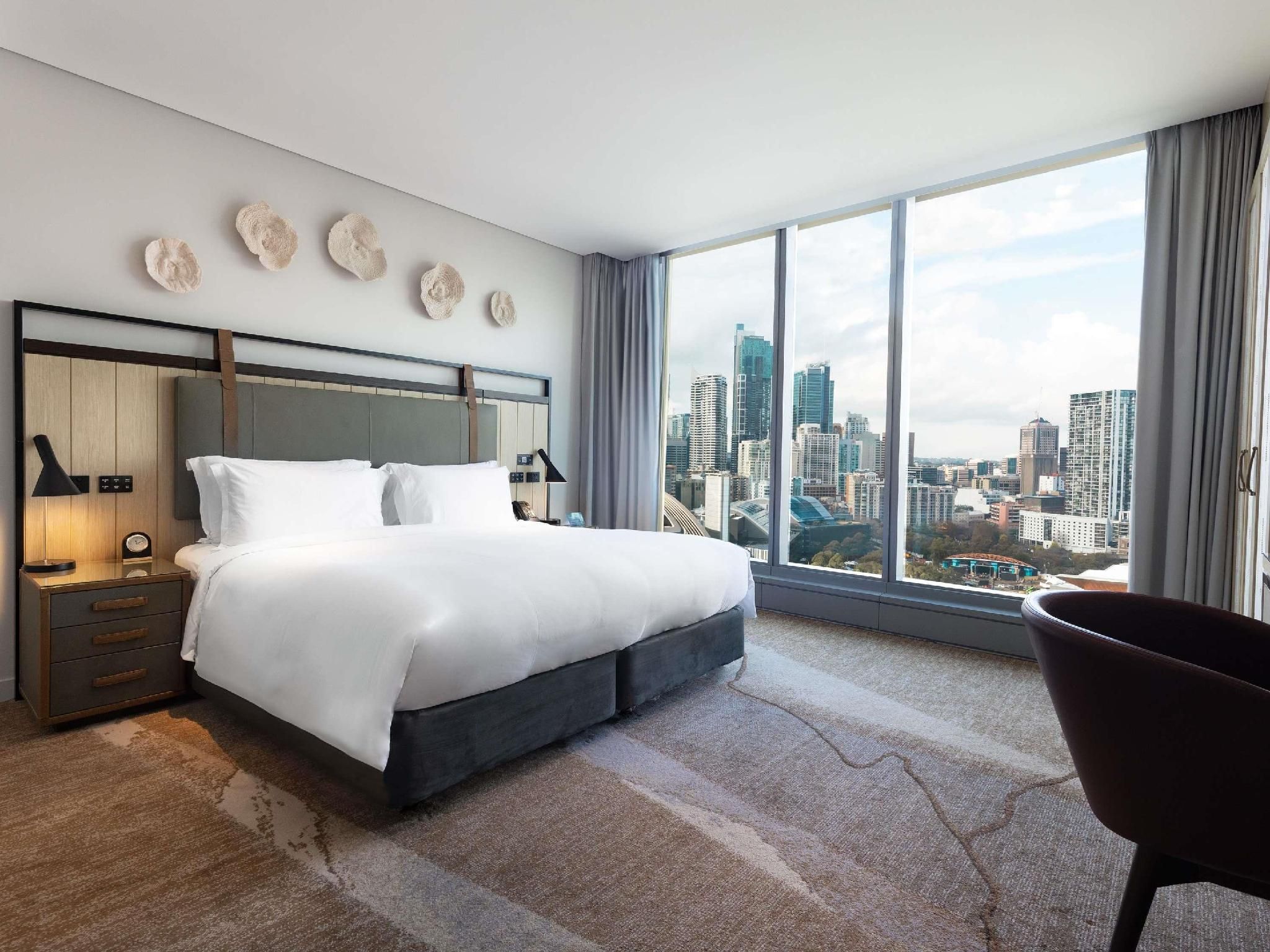 Sofitel Sydney Darling Harbour SUPERIOR ROOM, 1 King Size Bed, Accessible Room