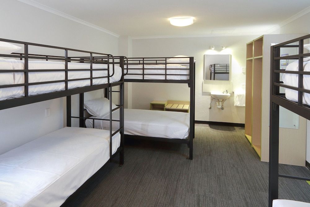 Palm Beach Hotel Economy Twin Bunk - Shared Facilities 2