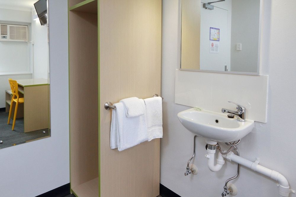 Palm Beach Hotel Economy Single - Shared Facilities 3