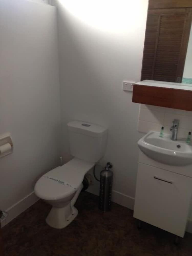 Elmore Victoria Hotel Motel Budget 2