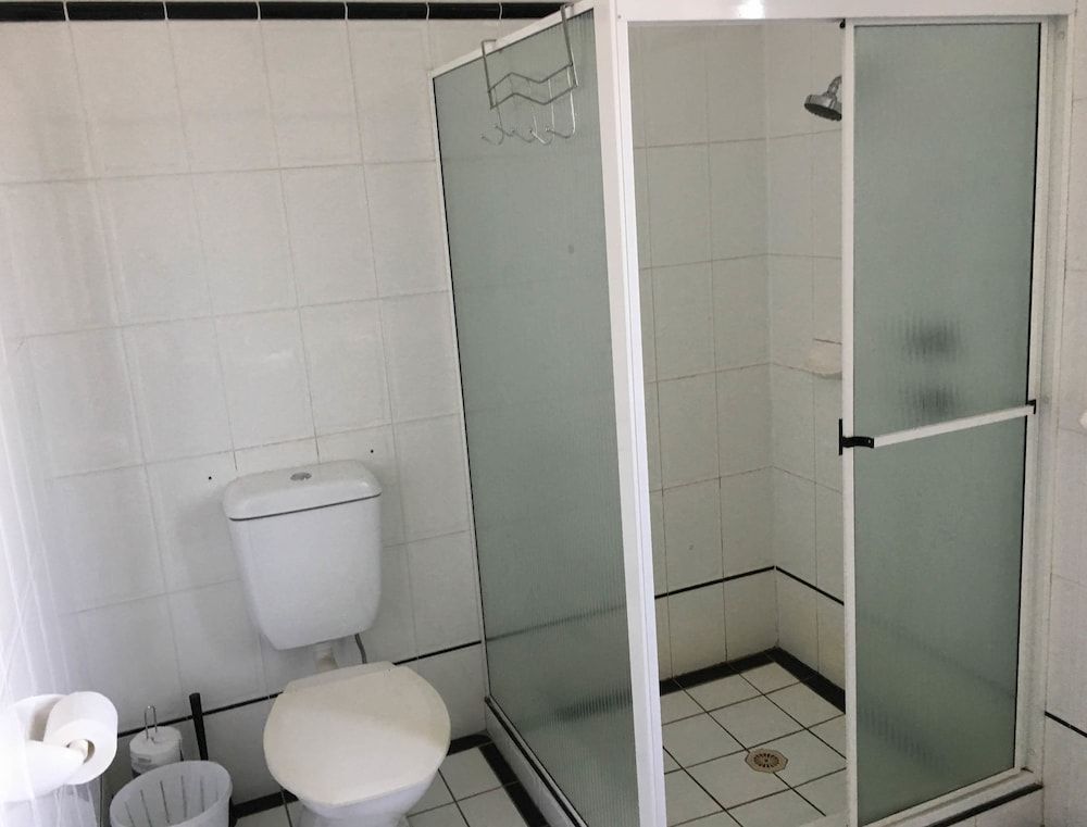 The Premier Hotel Family Room, Multiple Beds, Non Smoking, Private Bathroom (Family Room w/ Ensuite) 4