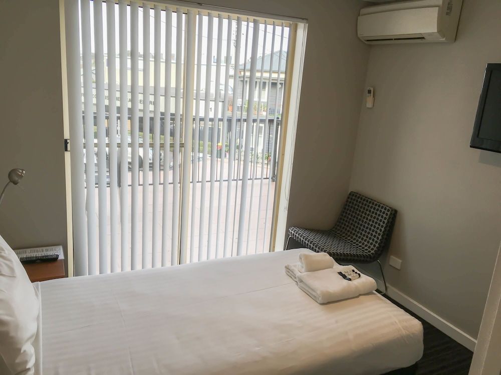 Classic Room, 1 Twin Bed, Non Smoking, Shared Bathroom (Single Room)