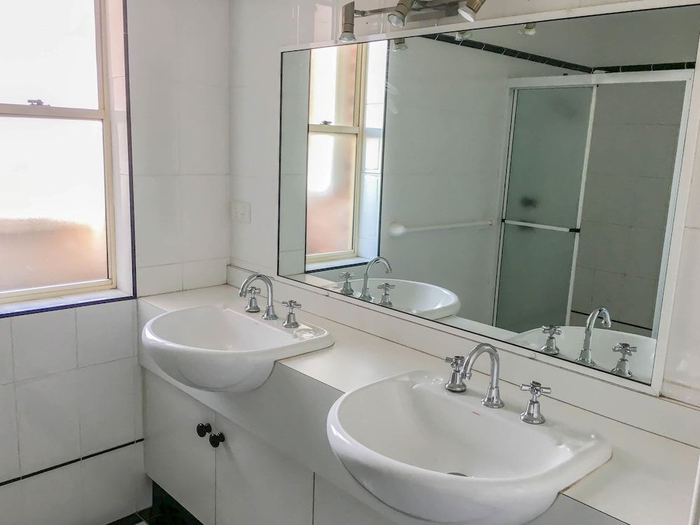 The Premier Hotel Family Room, Multiple Beds, Non Smoking, Private Bathroom (Family Room w/ Ensuite) 3